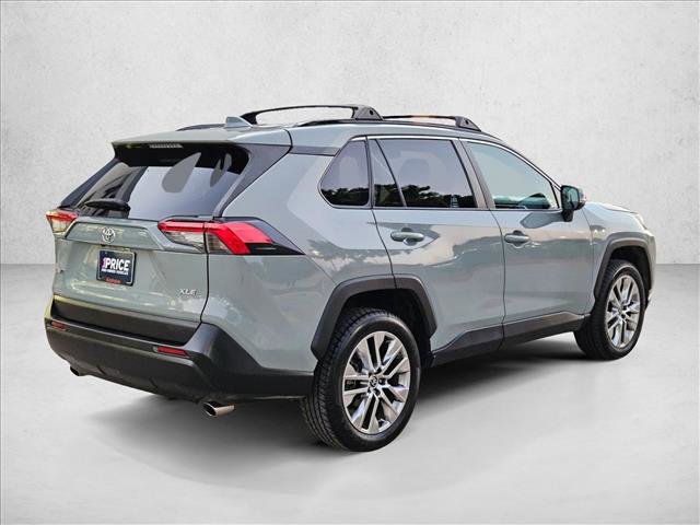 Used 2022 Toyota RAV4 XLE Premium image 5