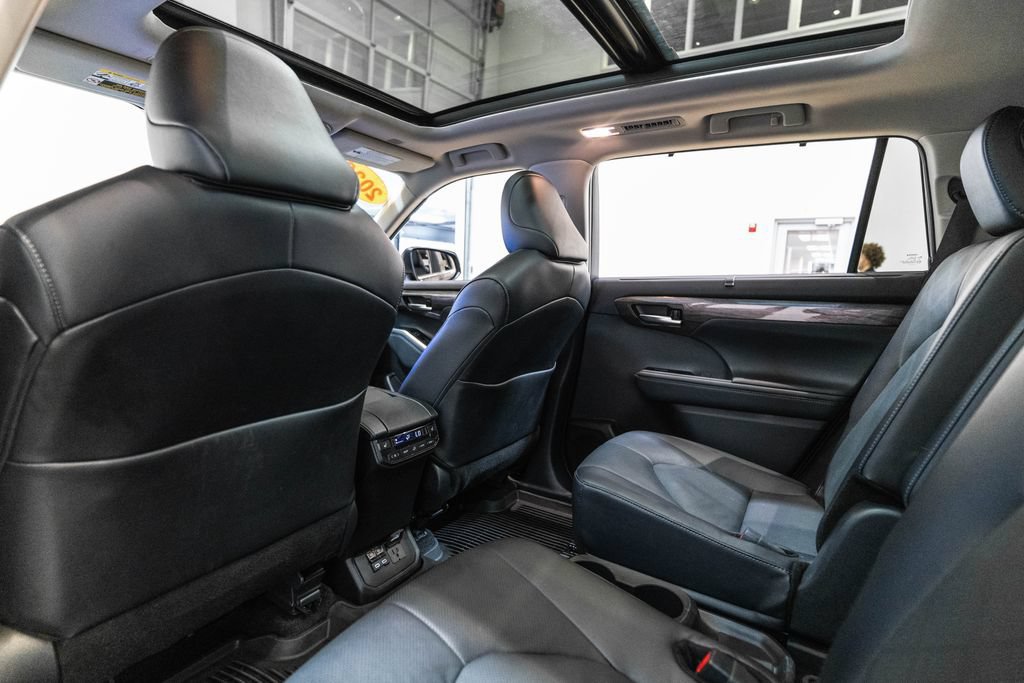 Certified 2026 Toyota Highlander Platinum AWD/4WD image 15
