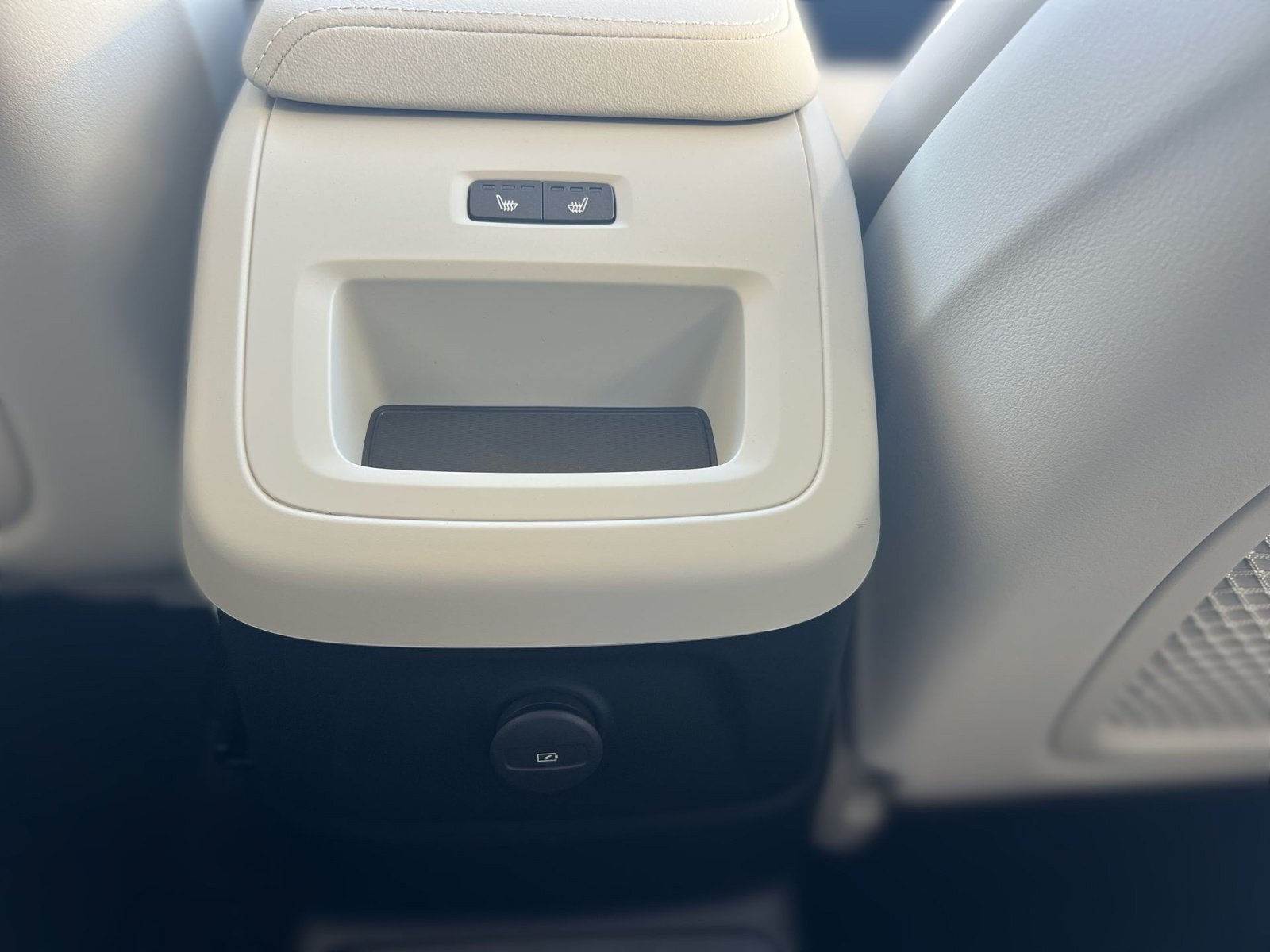 New 2027 Volvo XC60 T8 Ultra AWD/4WD image 23