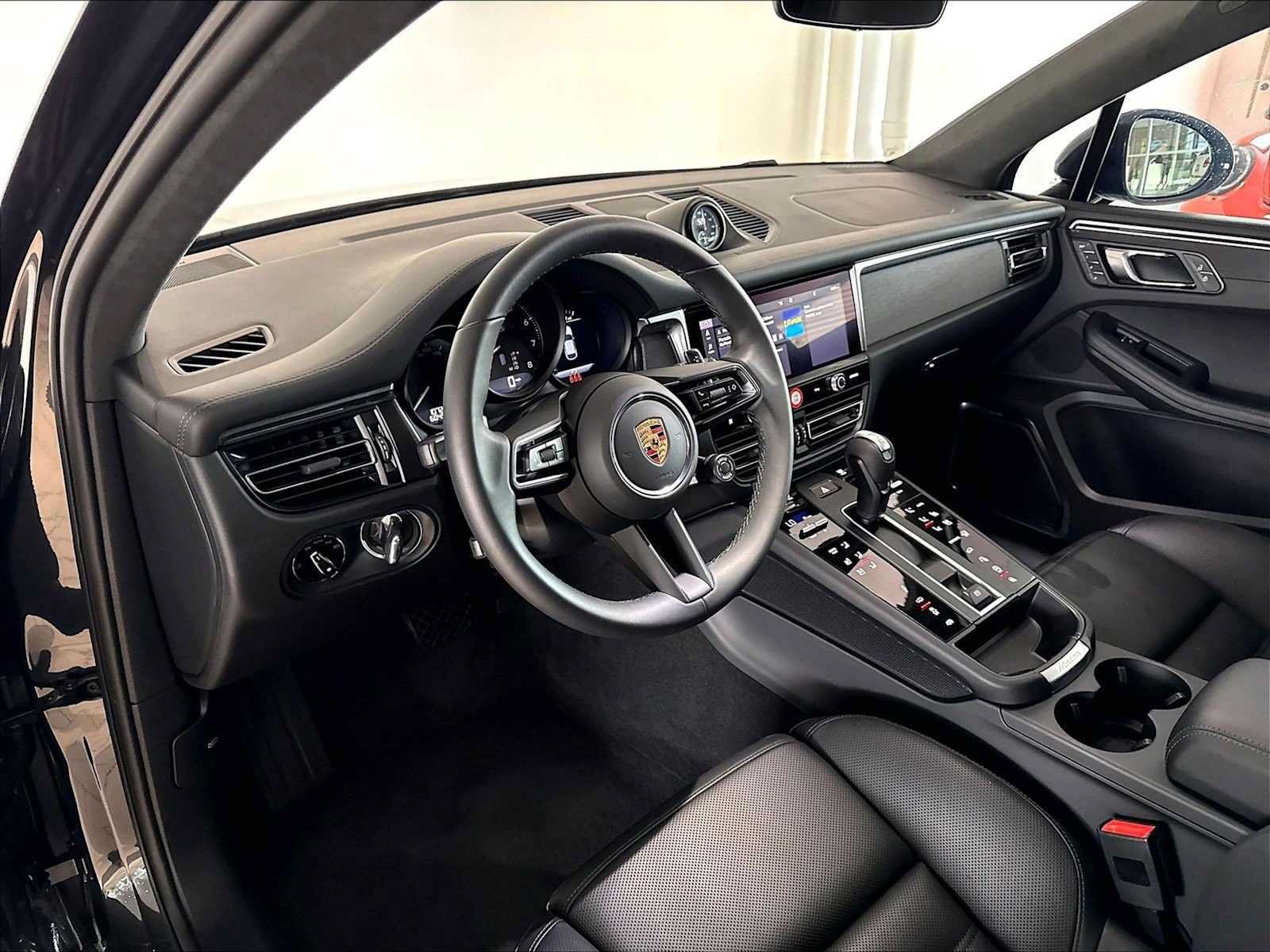 Used 2026 Porsche Macan GTS AWD/4WD image 7