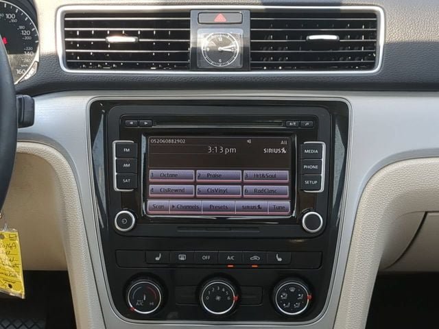 Used 2013 Volkswagen Passat 2.5 SE FWD image 16