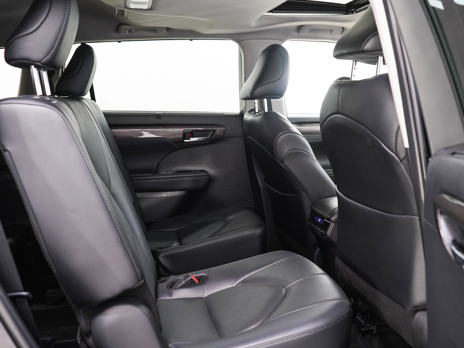 Used 2024 Toyota Highlander Limited AWD/4WD image 14