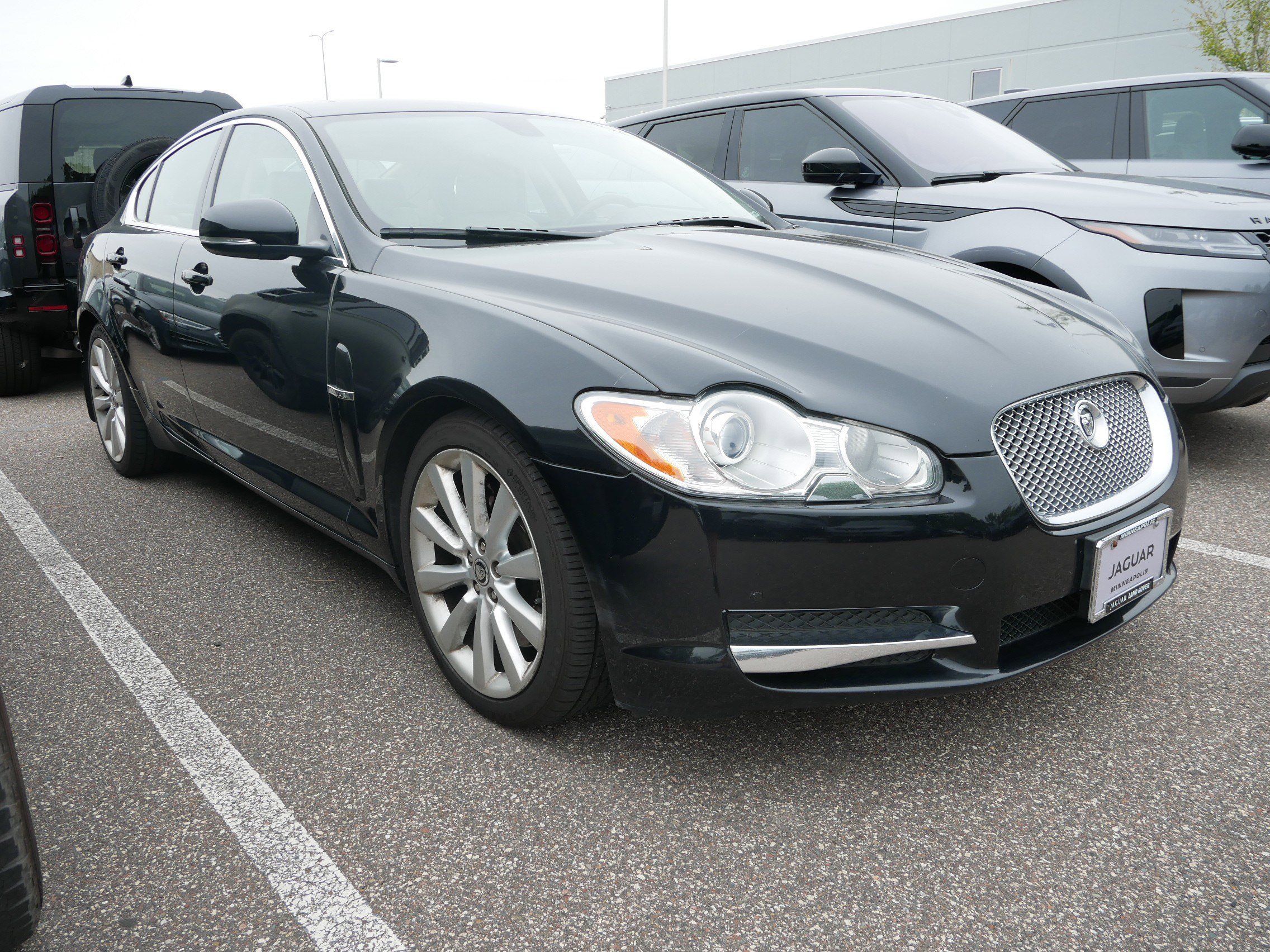 Used 2011 Jaguar XF Premium image 3