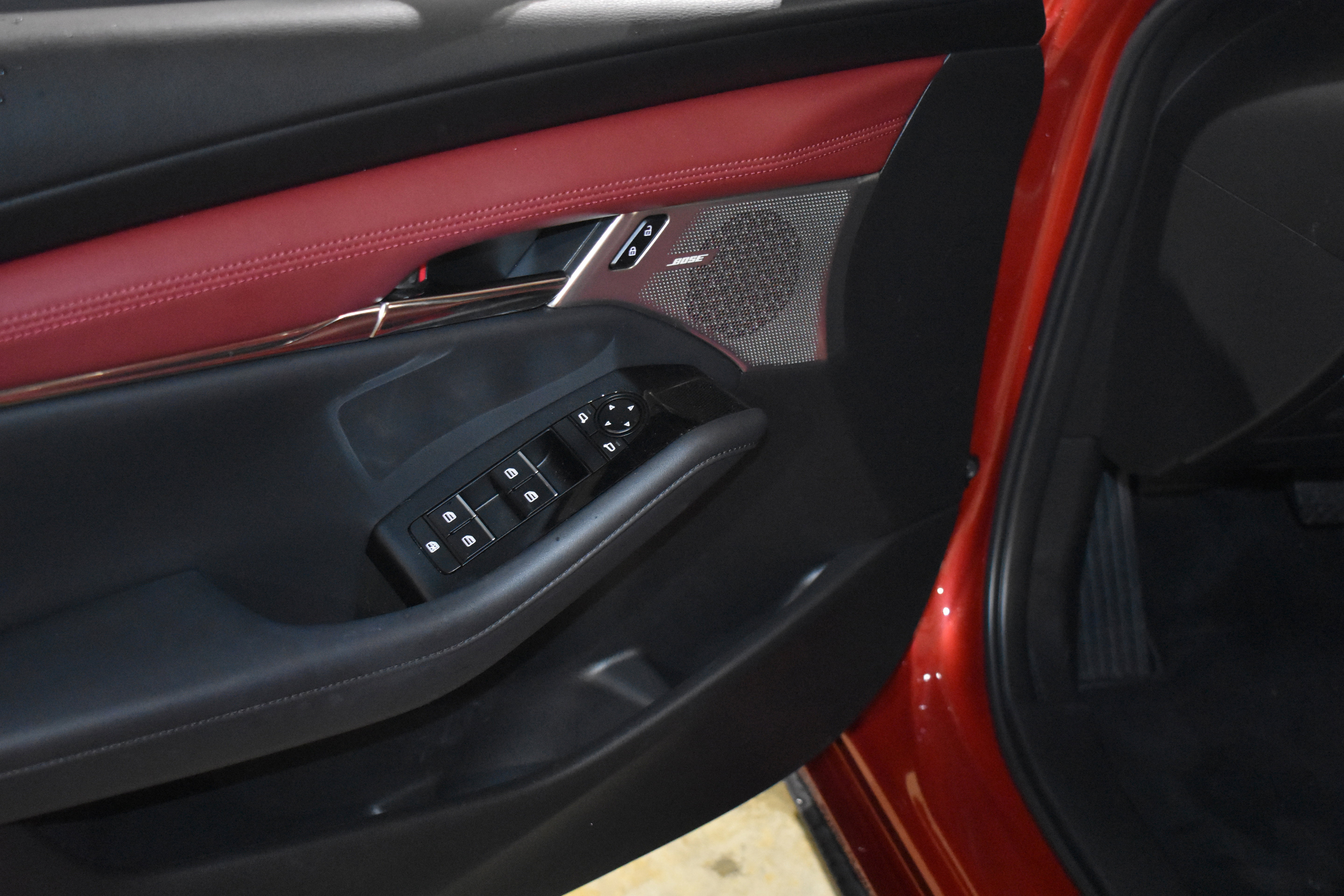 Used 2020 MAZDA MAZDA3 Hatchback w/ Premium Package image 26