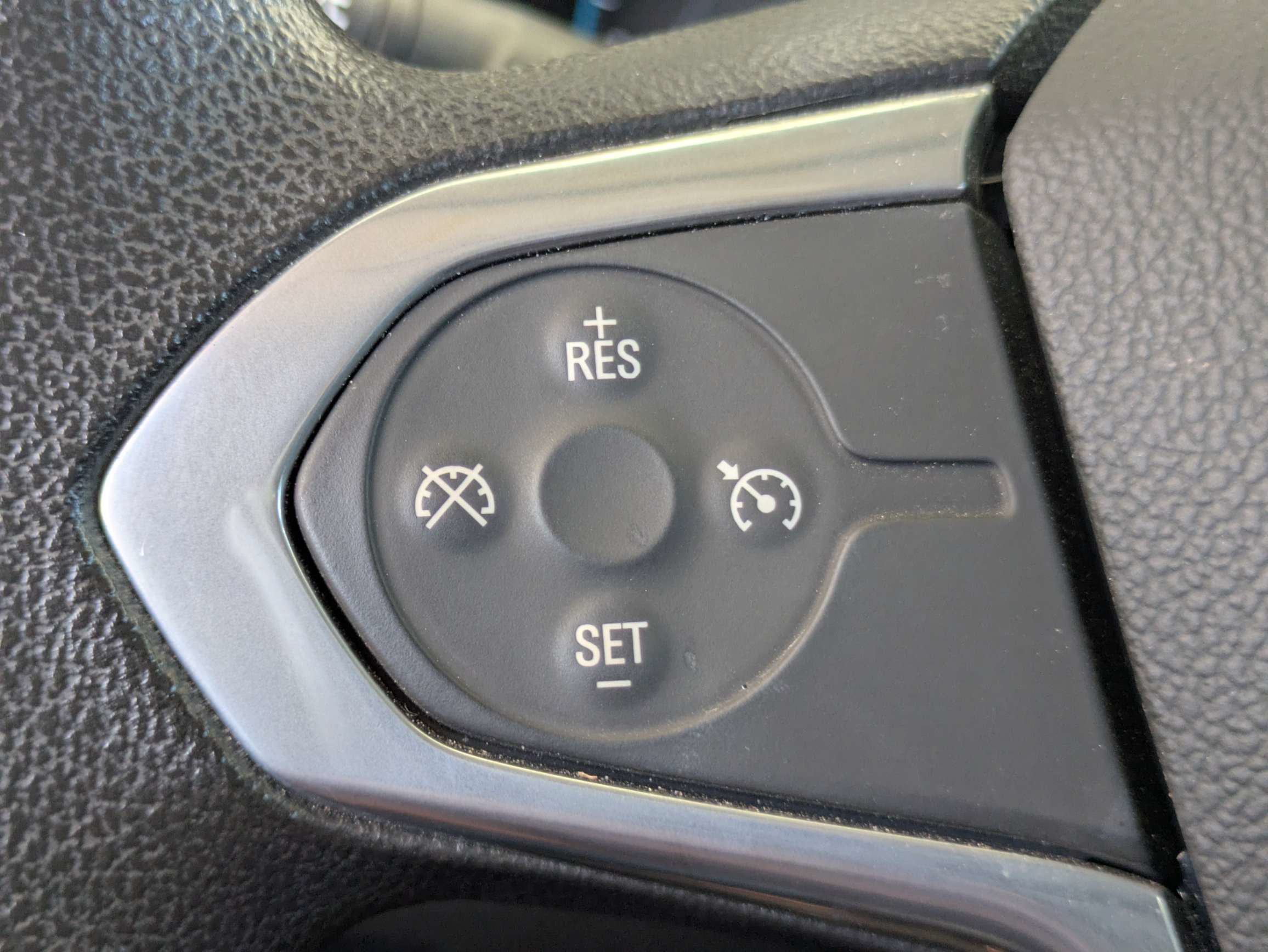 Used 2021 Chevrolet Traverse LS FWD image 17
