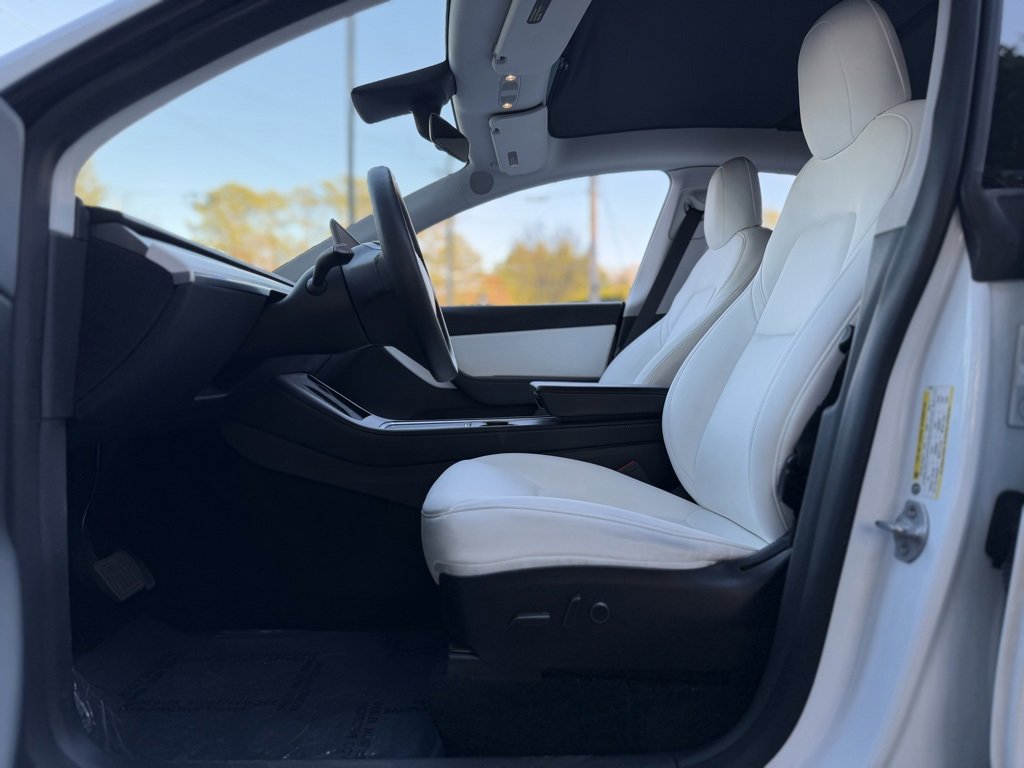 Used 2021 Tesla Model Y Long Range image 24