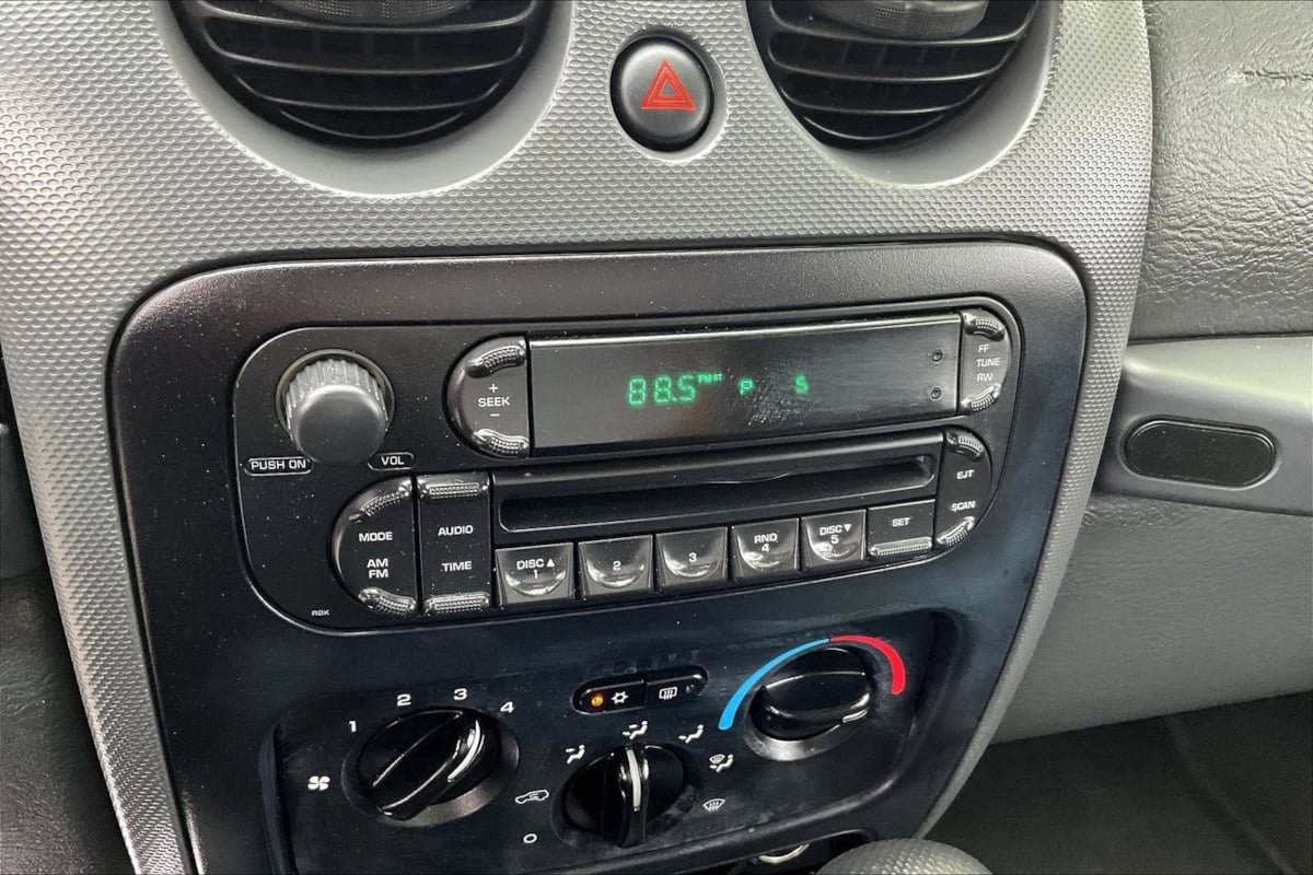 Used 2005 Jeep Liberty Sport AWD/4WD image 14