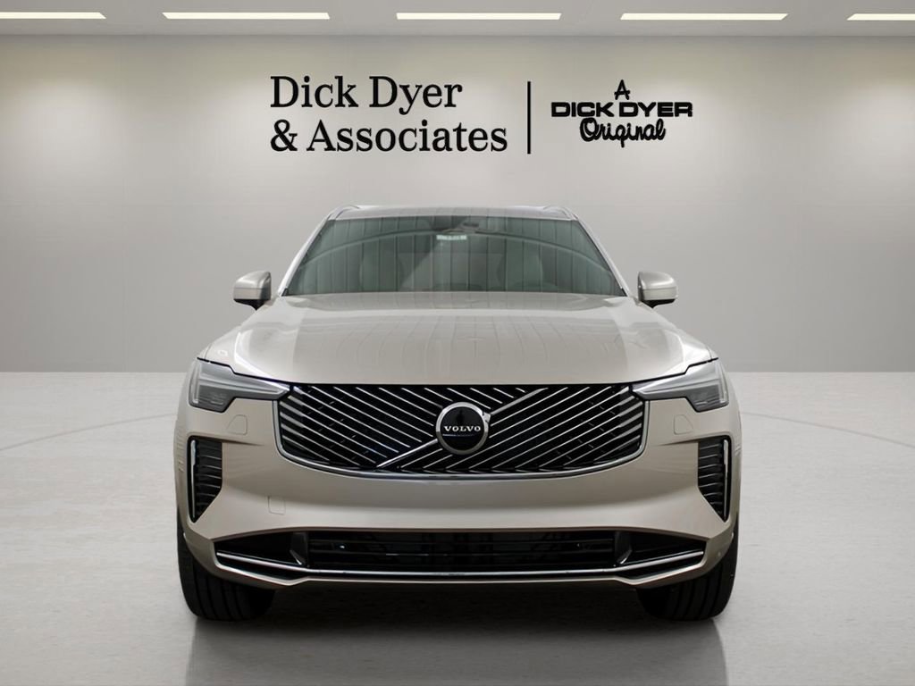 New 2026 Volvo XC90 B6 Core image 8