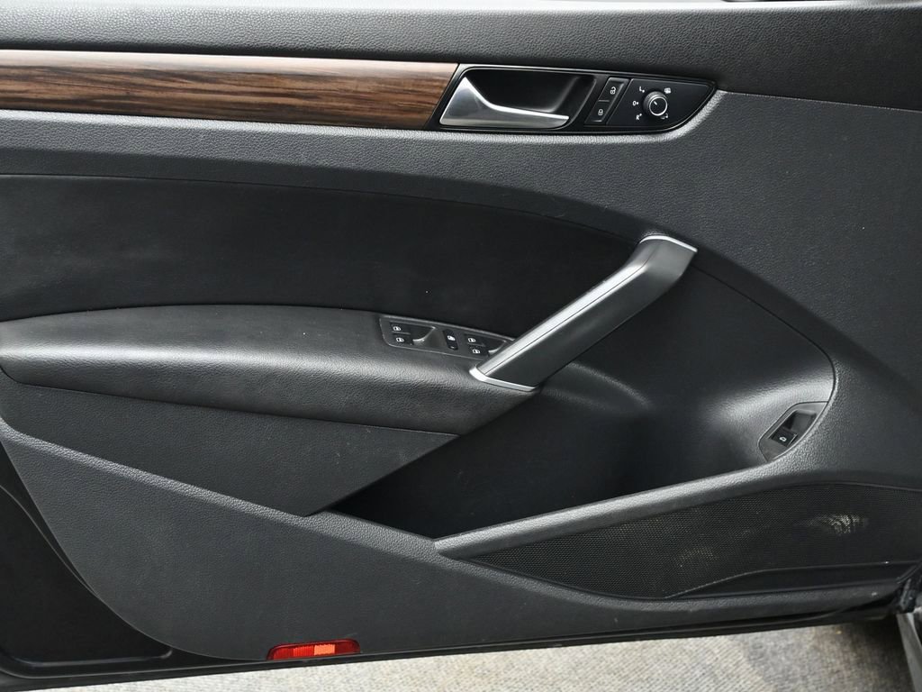 Used 2020 Volkswagen Passat 2.0T SEL image 10