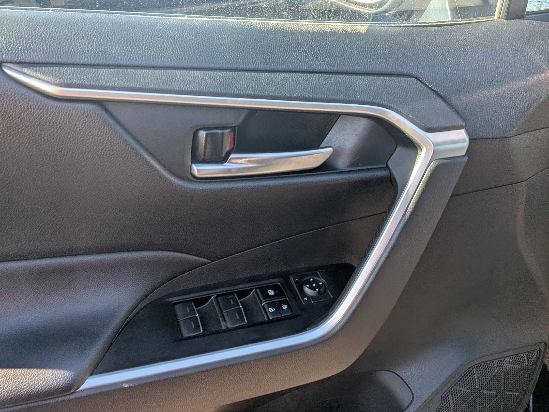 Used 2025 Toyota RAV4 XLE image 15