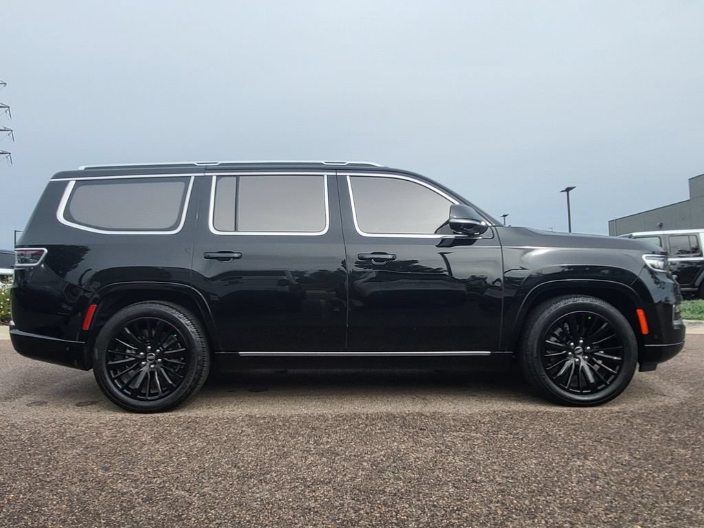 Used 2023 Jeep Grand Wagoneer Series III AWD/4WD image 4