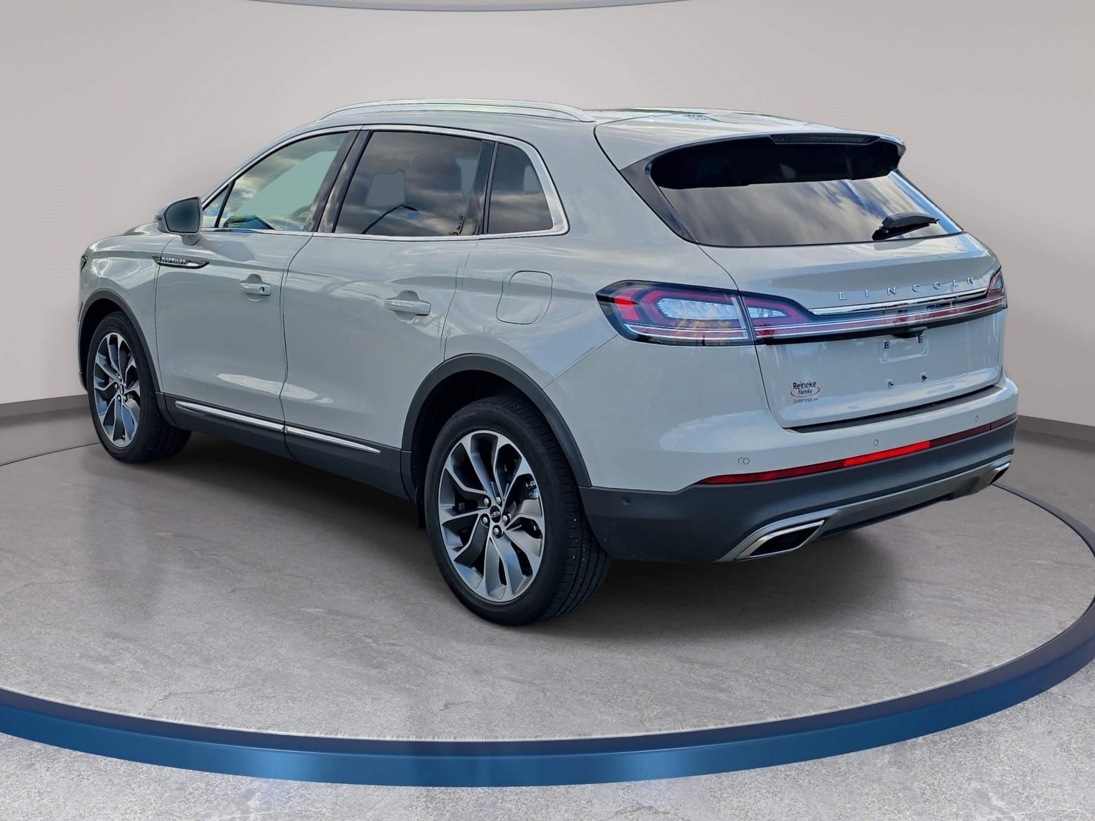 Used 2023 Lincoln Nautilus Reserve w/ Equipment Group 201A AWD/4WD image 7