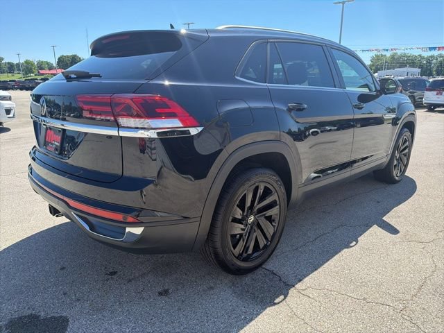 Used 2023 Volkswagen Atlas Cross Sport SE FWD image 5