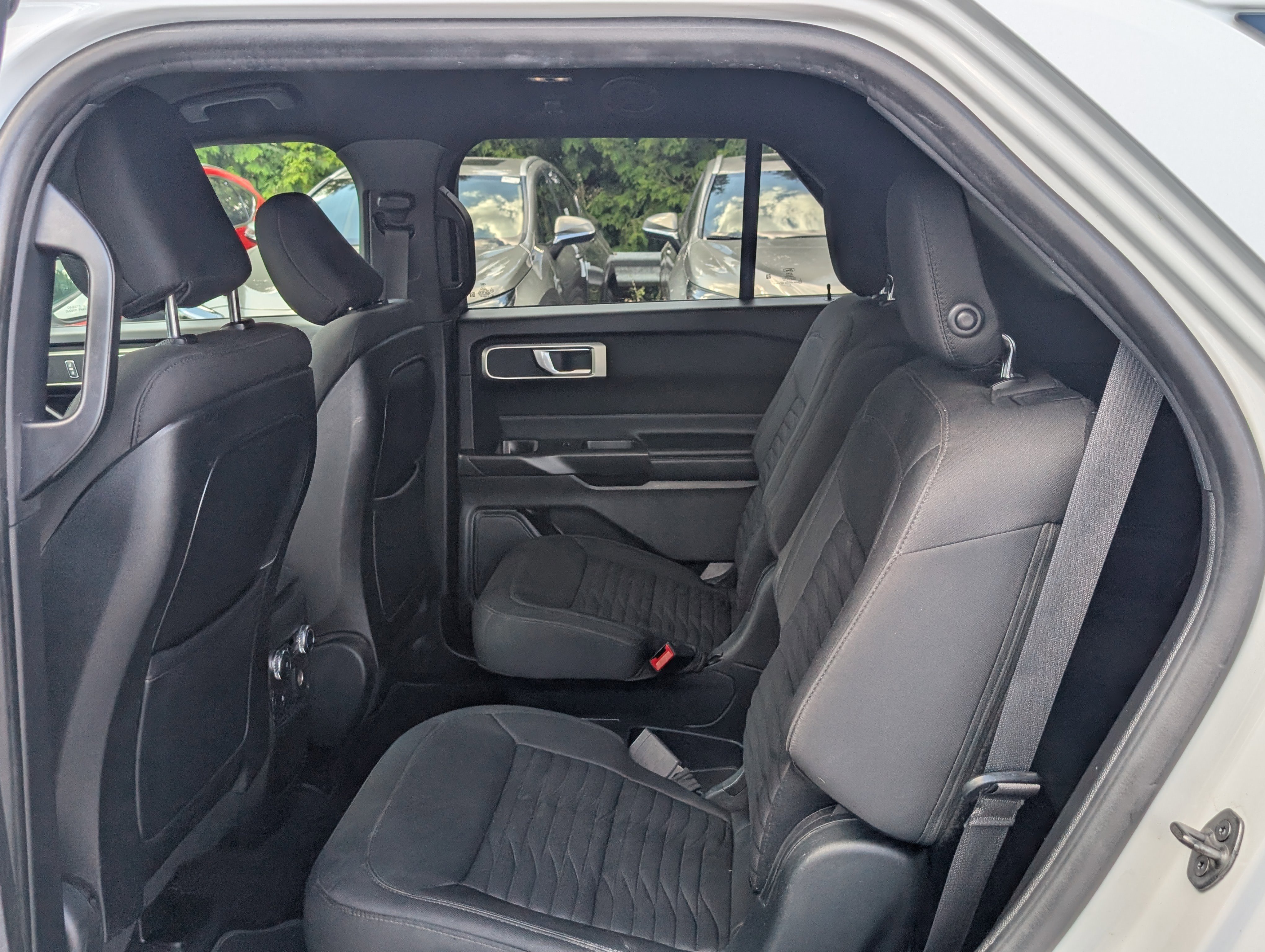 Used 2020 Ford Explorer XLT image 16