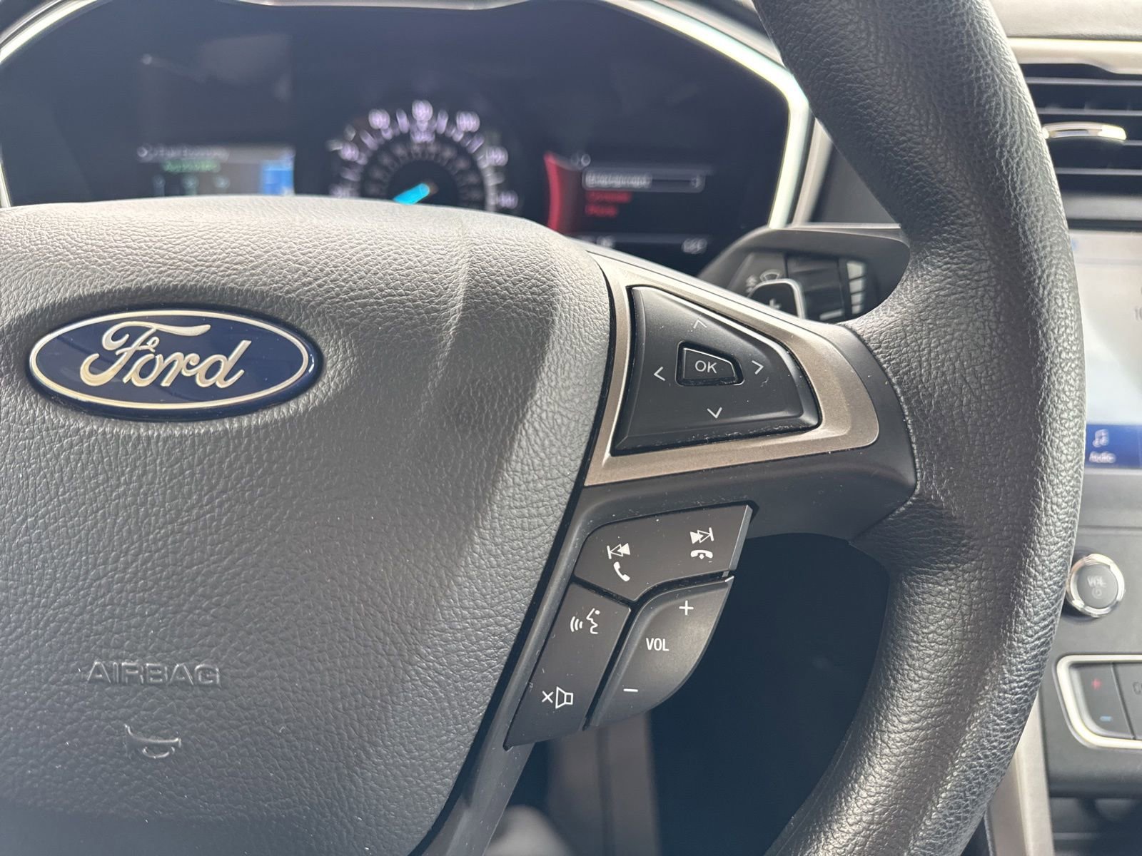 Used 2020 Ford Fusion SE AWD/4WD image 27
