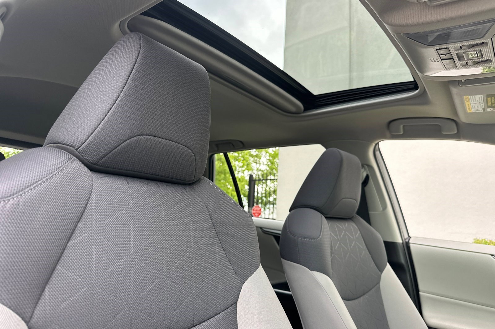 Used 2021 Toyota RAV4 XLE w/ Convenience Package image 15