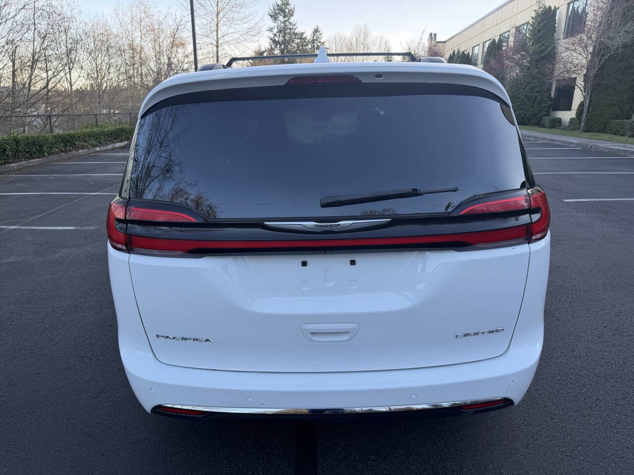 Used 2022 Chrysler Pacifica Limited image 6