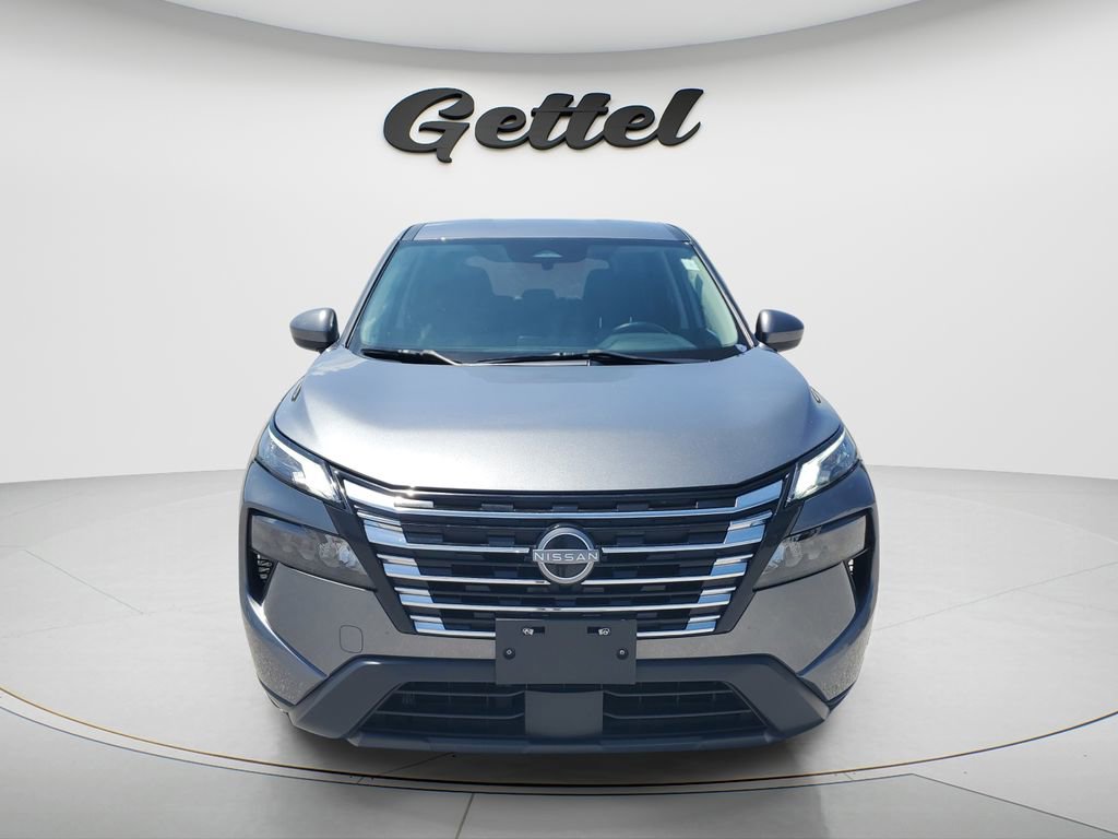 Used 2024 Nissan Rogue SV image 2