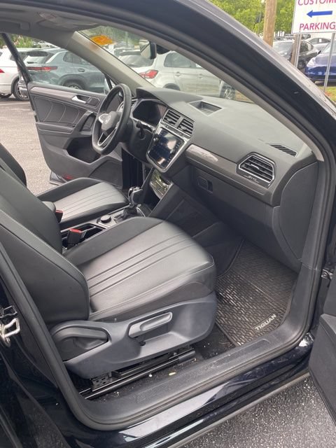 Used 2024 Volkswagen Tiguan SE w/ Panoramic Sunroof Package AWD/4WD image 16