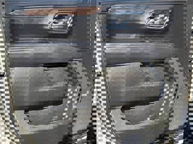 Used 2022 Chevrolet Tahoe Z71 w/ Luxury Package image 6