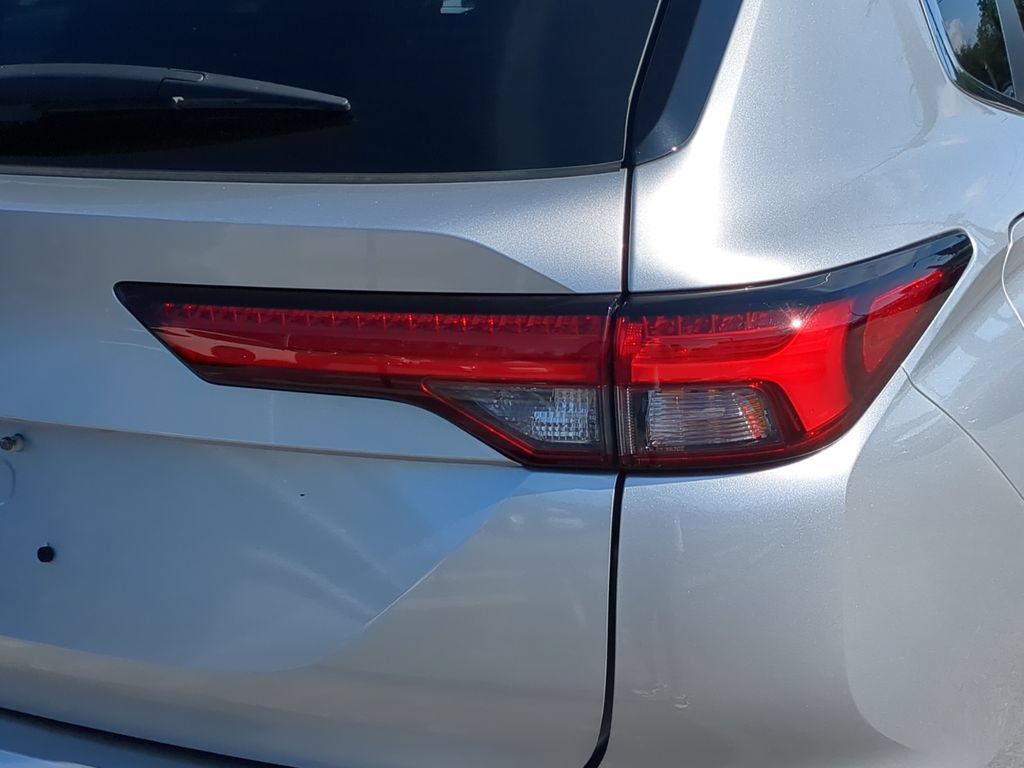 Used 2024 Mitsubishi Outlander ES FWD image 8