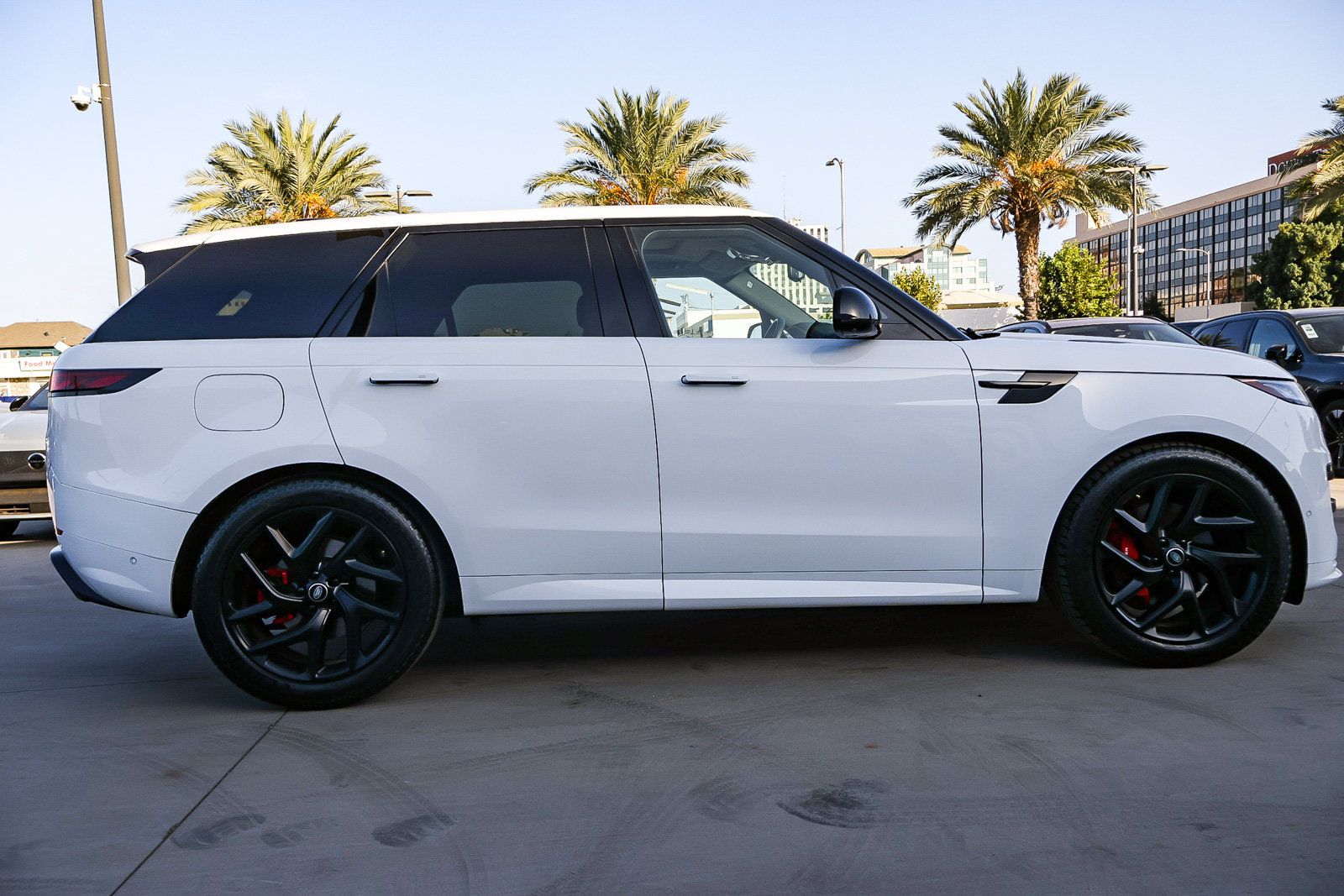 Certified 2024 Land Rover Range Rover Sport Dynamic SE AWD/4WD image 4