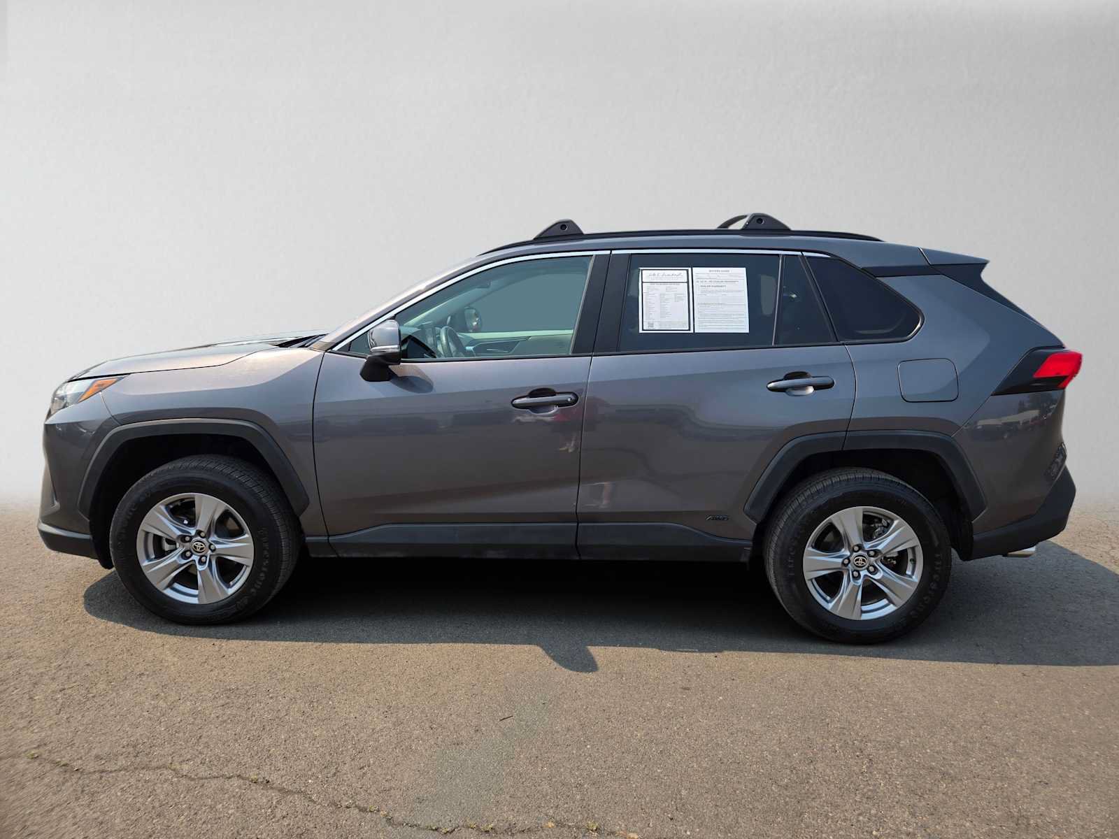 Used 2022 Toyota RAV4 XLE w/ Convenience Package AWD/4WD image 7
