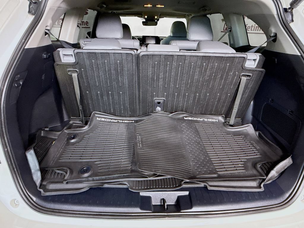 Certified 2021 Toyota Highlander XLE AWD/4WD image 30