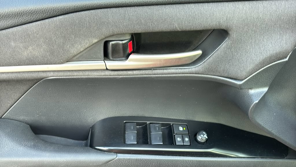 Used 2025 Toyota Camry LE FWD image 9