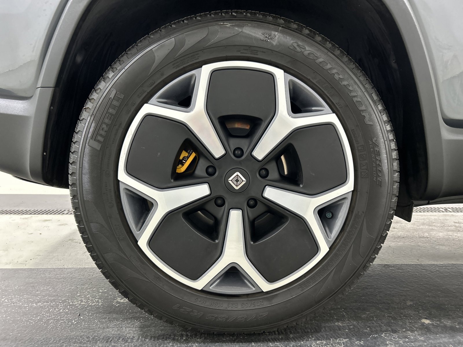 Used 2024 Rivian R1S Adventure image 12