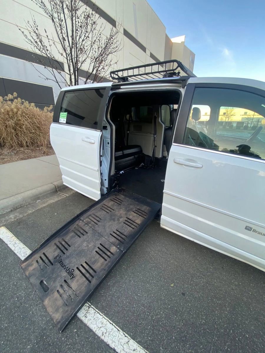 Used 2017 Dodge Grand Caravan SXT image 14