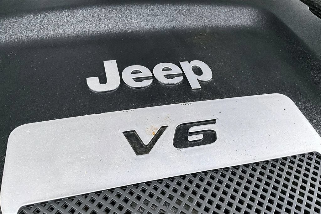 Used 2017 Jeep Wrangler Unlimited Sahara AWD/4WD image 28