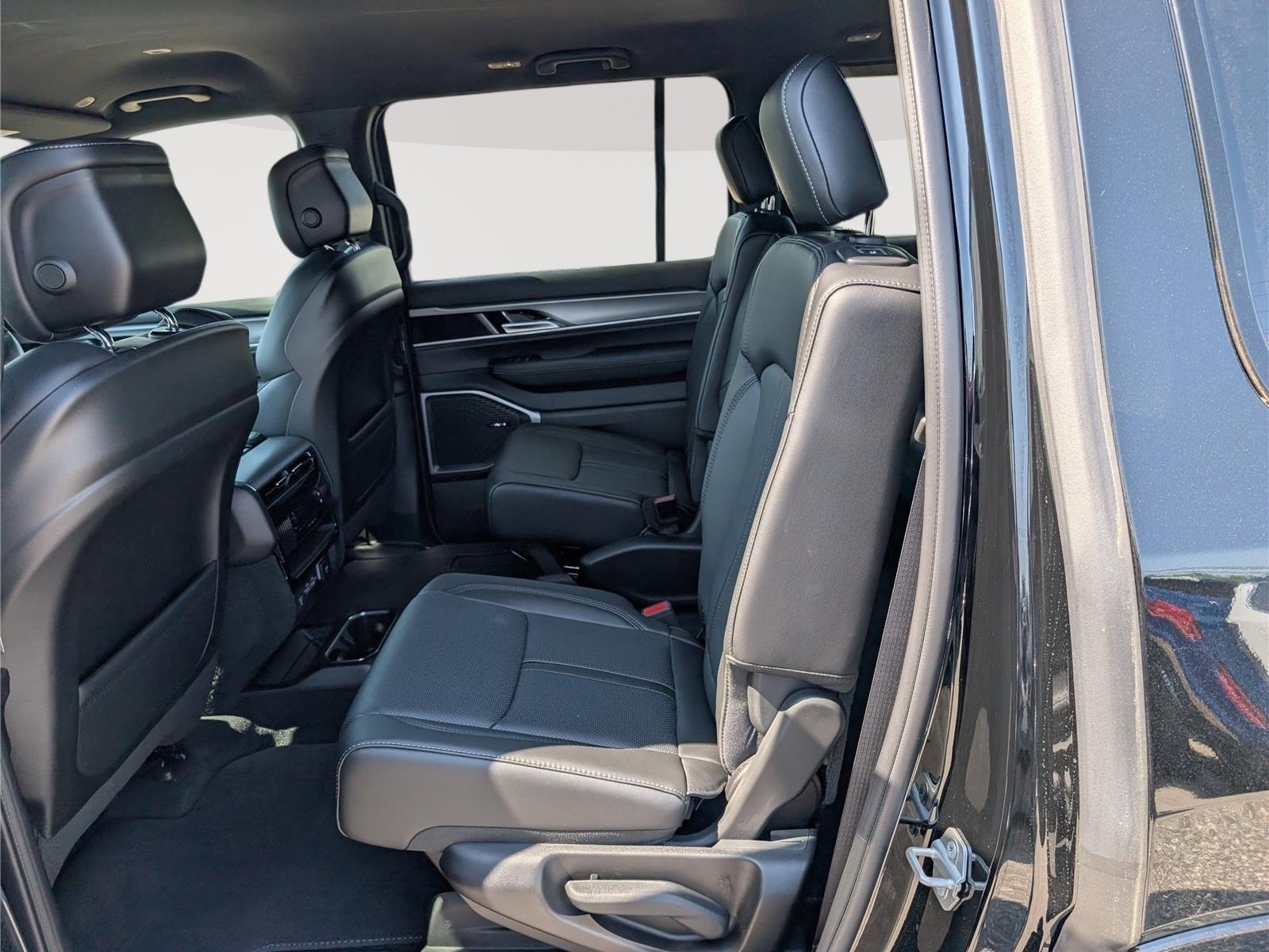New 2026 Jeep Grand Wagoneer 4WD image 11
