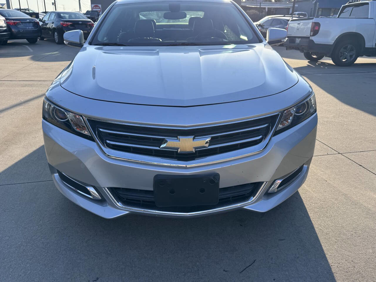 Used 2015 Chevrolet Impala LT w/ Convenience Package FWD image 2