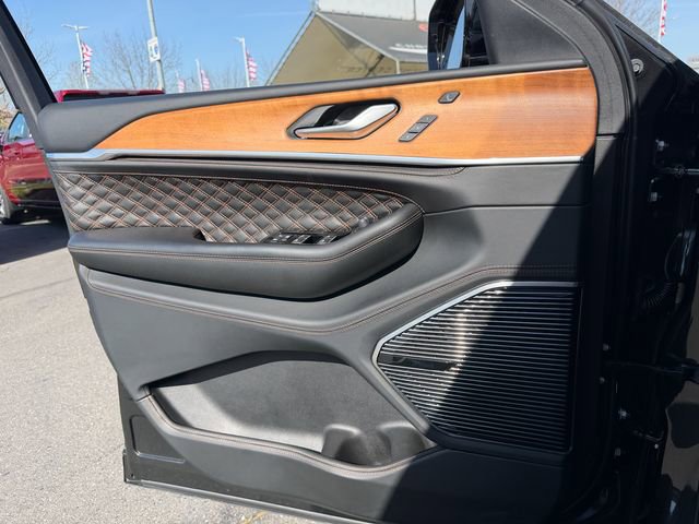 Used 2024 Jeep Grand Cherokee Summit image 13