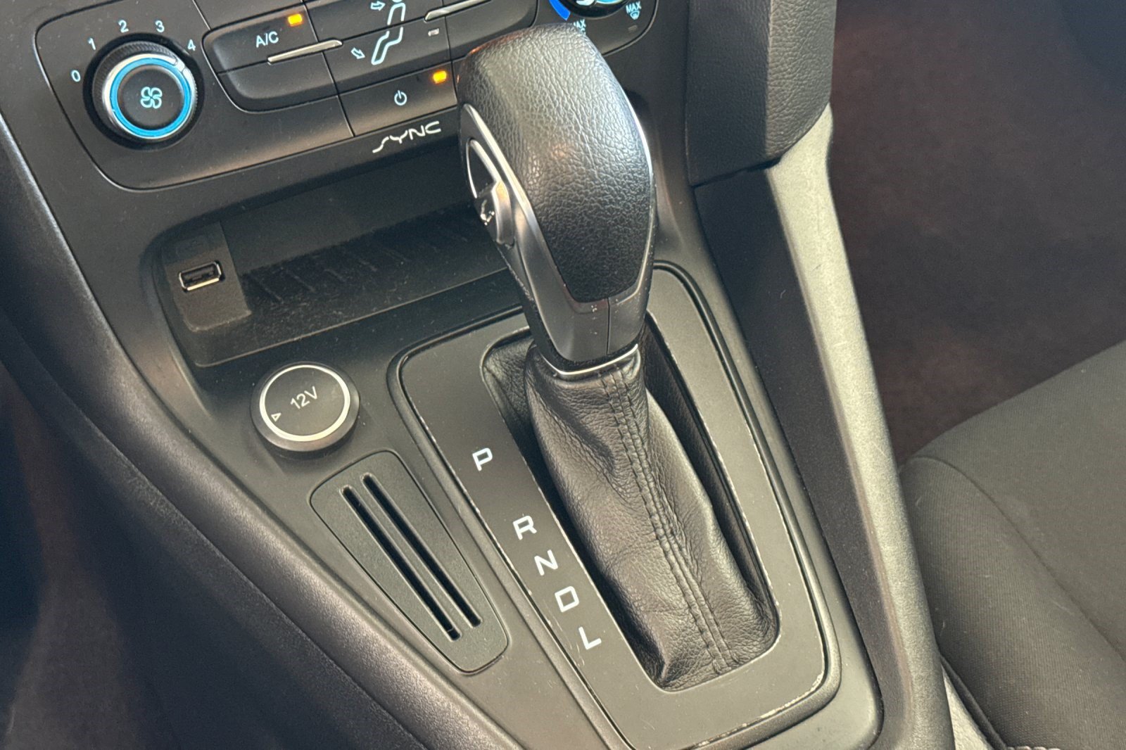 Used 2017 Ford Focus SE FWD image 16