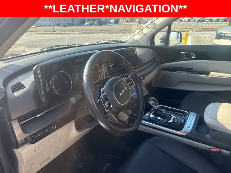 Used 2023 Kia Carnival EX FWD image 12