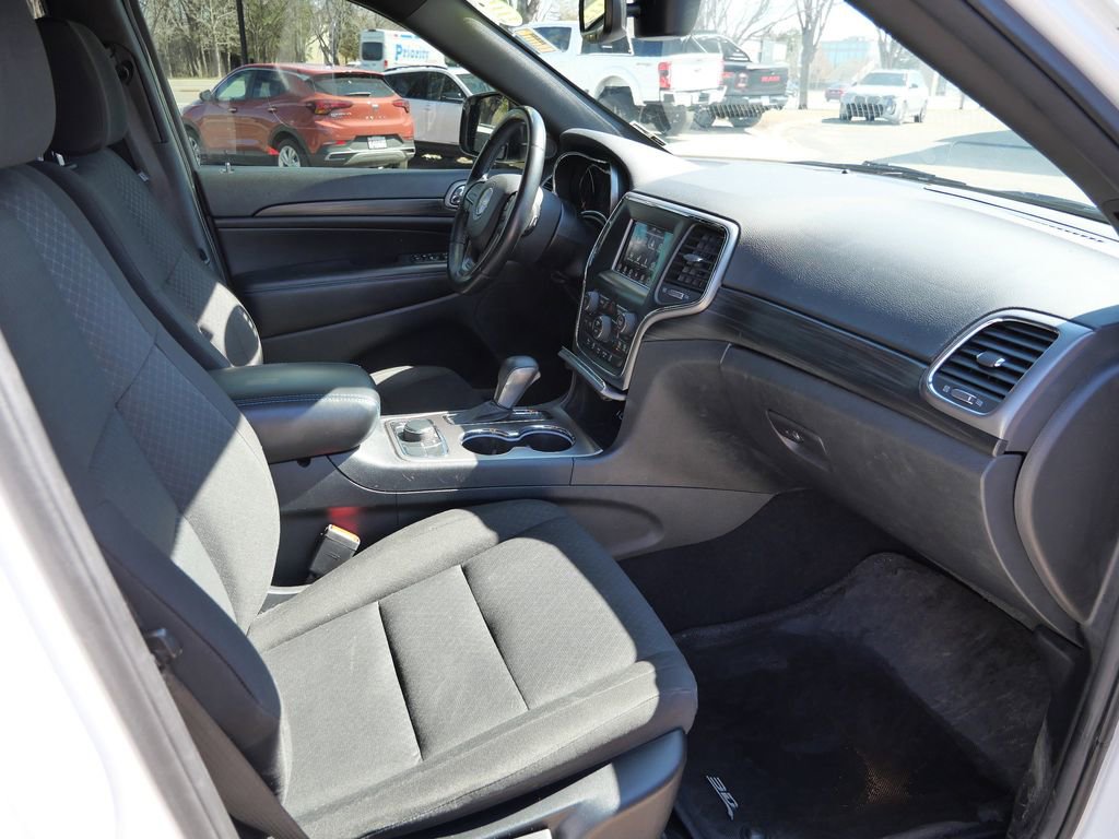 Used 2019 Jeep Grand Cherokee Laredo image 17
