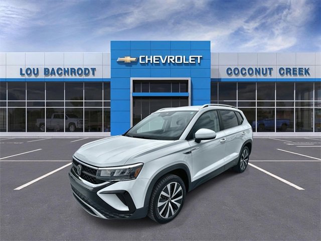 Used 2024 Volkswagen Taos SE image 4