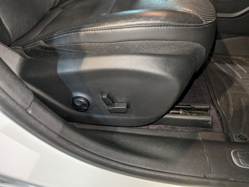 Used 2017 Jeep Cherokee Overland w/ Technology Group image 36