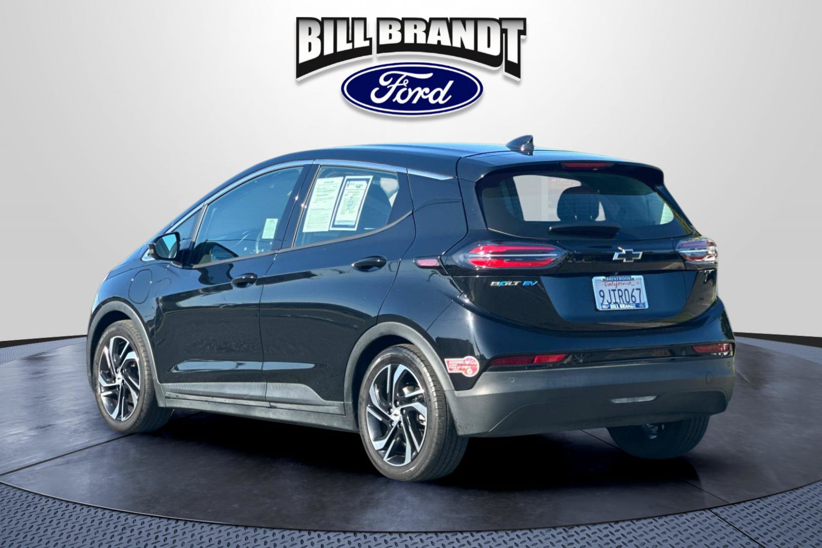 Used 2023 Chevrolet Bolt LT w/ Infotainment Package FWD image 5