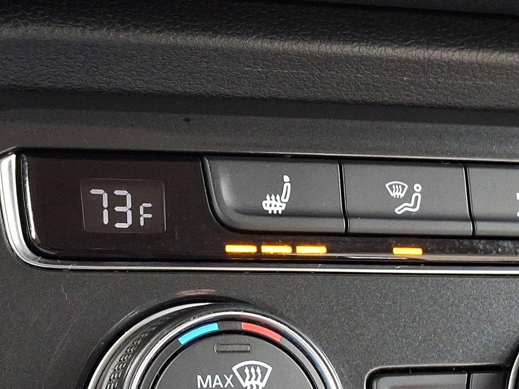 Used 2018 Volkswagen Tiguan SE w/ Front Fog Lights Package image 31