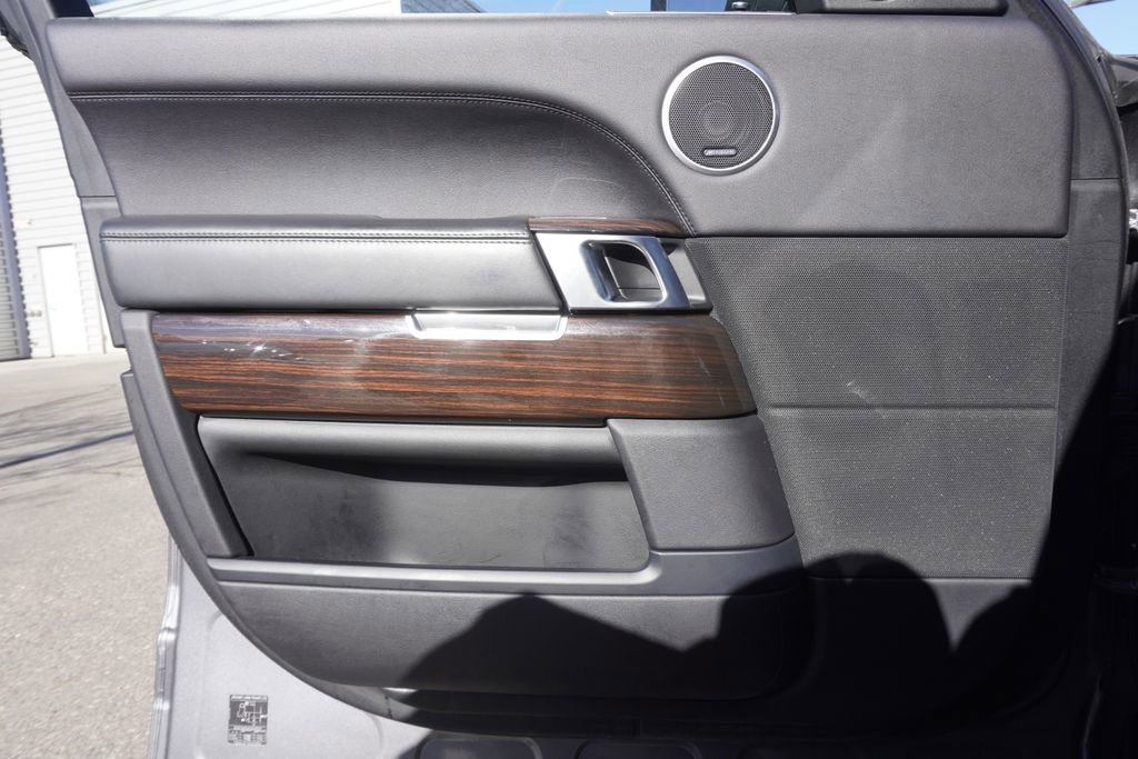 Used 2016 Land Rover Range Rover HSE image 17