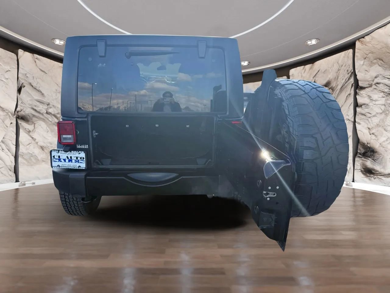 Used 2018 Jeep Wrangler Unlimited Sahara w/ Connectivity Group image 28