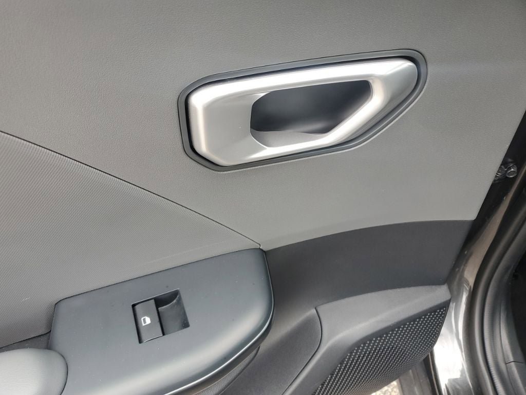 Used 2025 Kia K4 FWD image 32