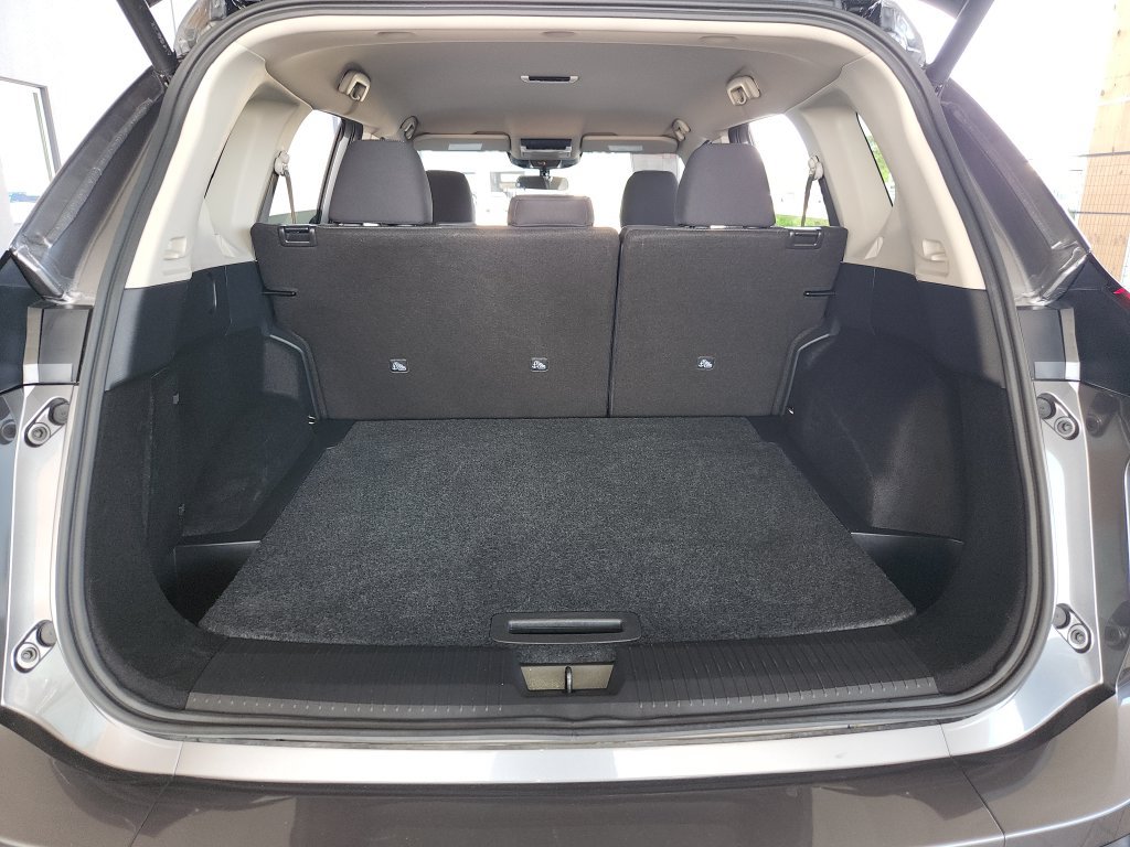 Used 2026 Nissan Rogue SV FWD image 14