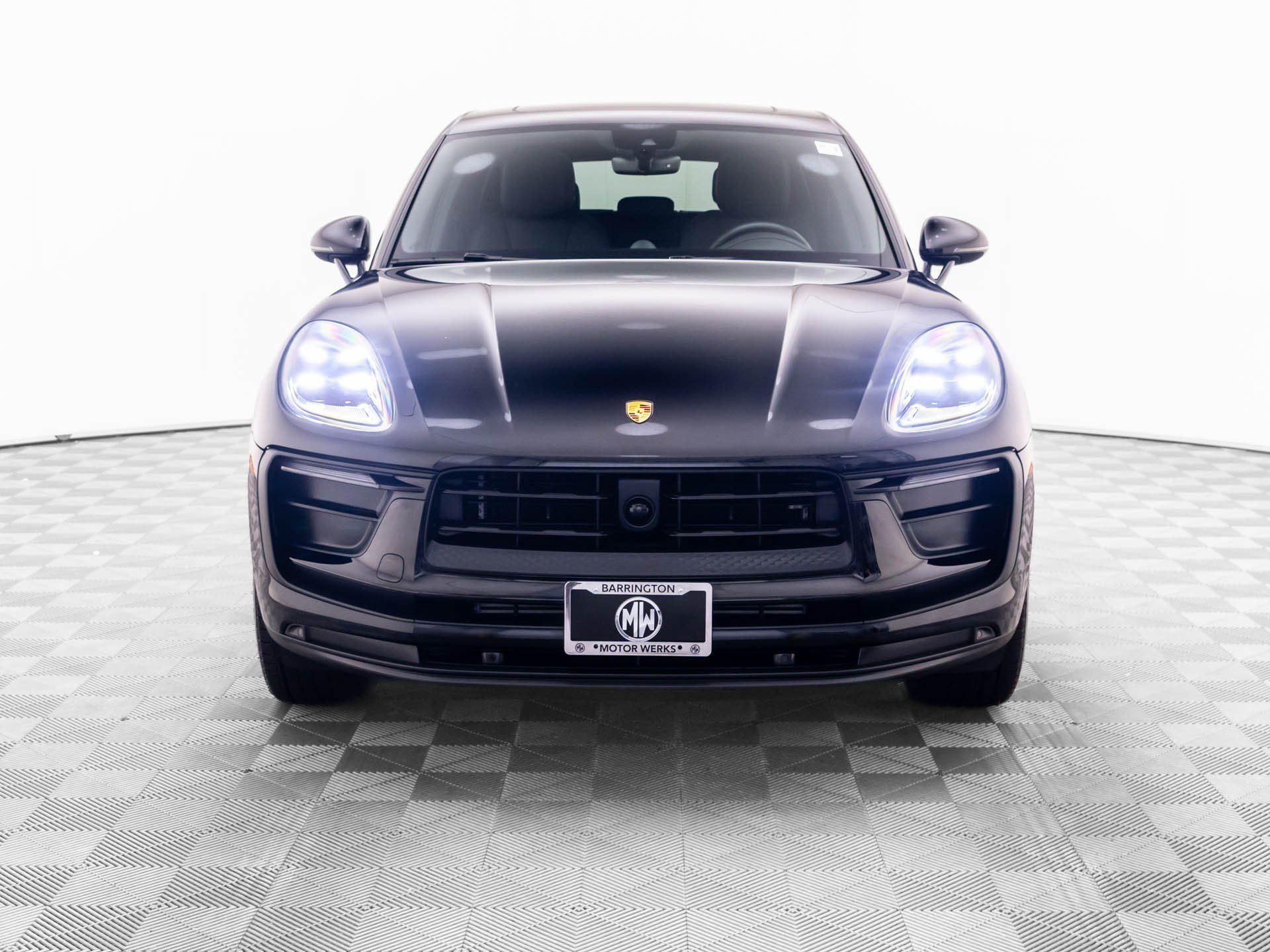 Certified 2026 Porsche Macan AWD/4WD image 9