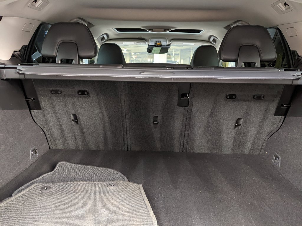 Used 2016 Volvo V60 T5 Cross Country Platinum image 28