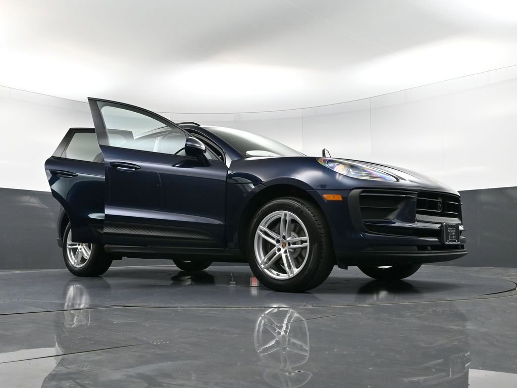 Used 2023 Porsche Macan Turbo AWD/4WD image 37