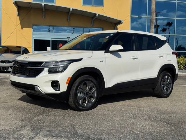 Certified 2025 Kia Seltos LX AWD/4WD image 2